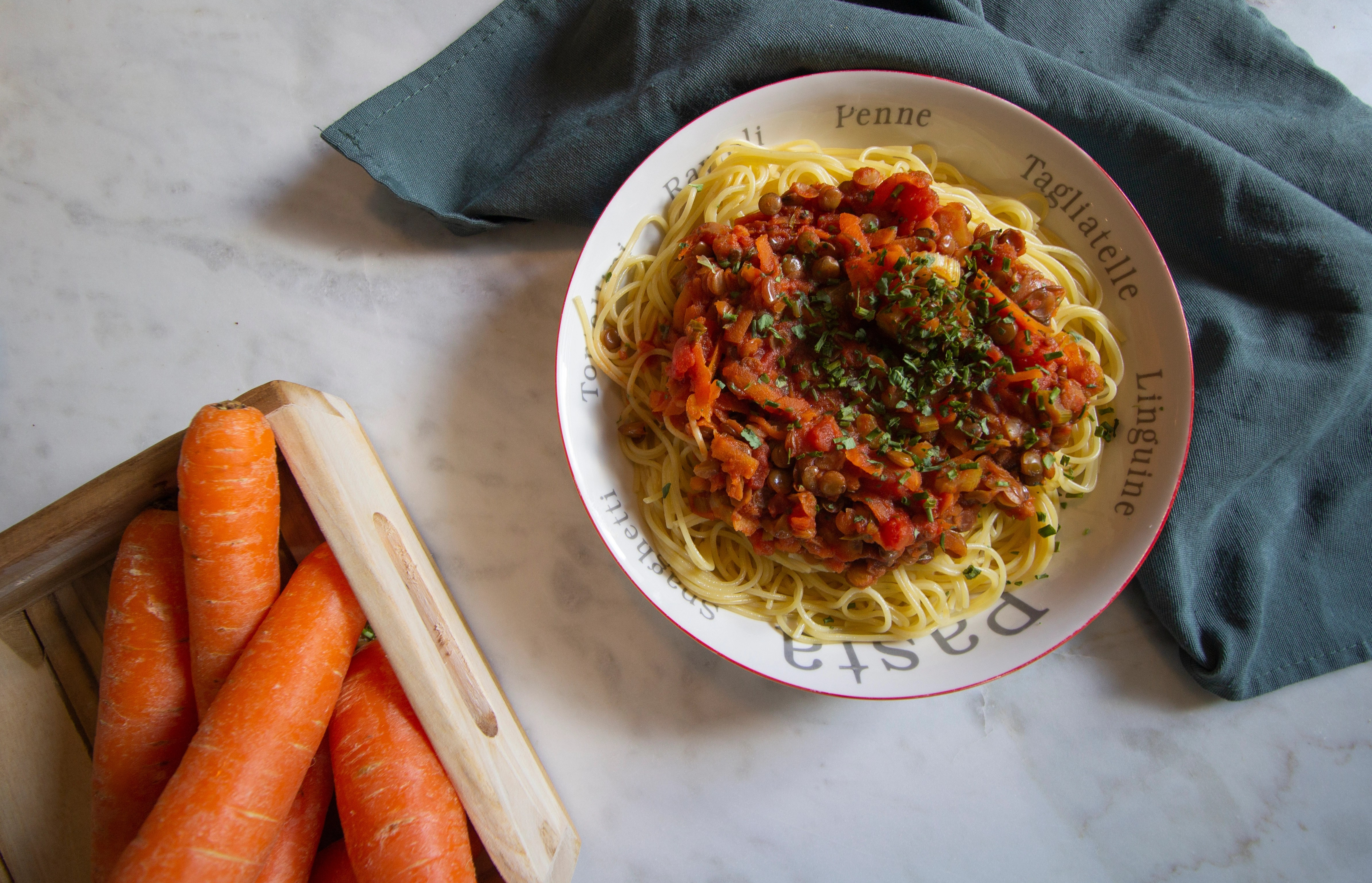 Spaghettis à la bolognaise végétale de lentilles blondes