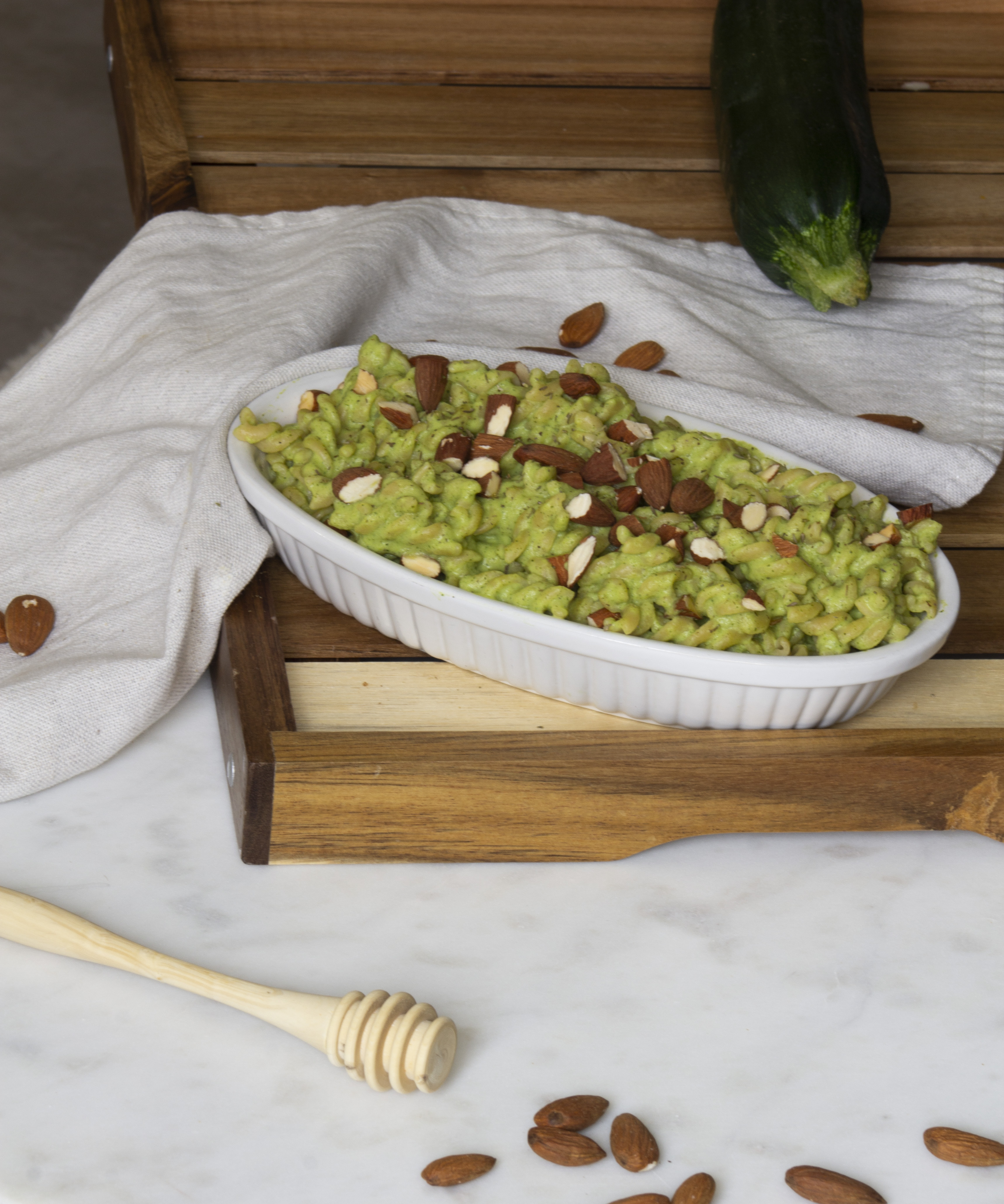 Pâtes complètes courgettes, chèvre frais et amandes