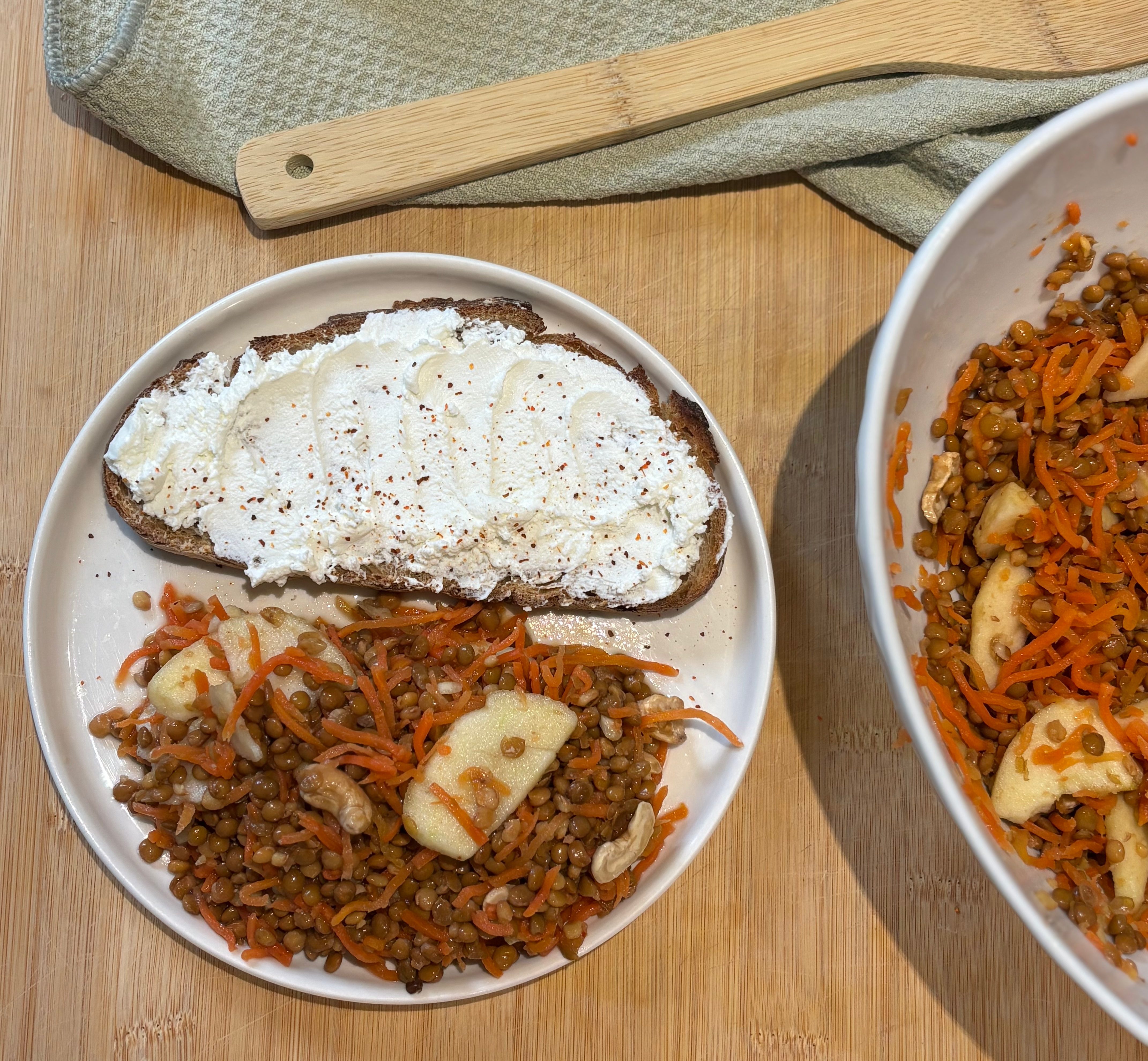Salade de lentilles, carottes lactofermentées et pomme